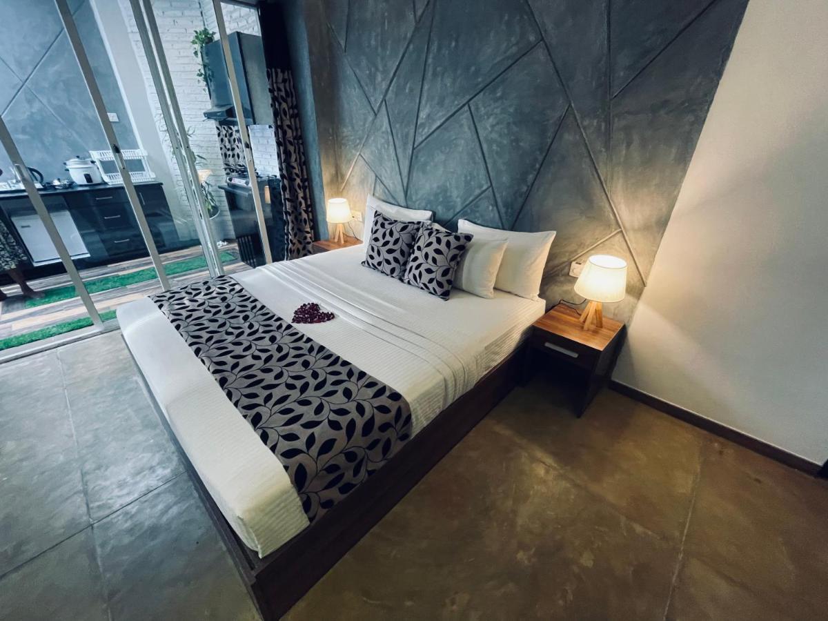 8 Plus Motels เนกอมโบ ภายนอก รูปภาพ