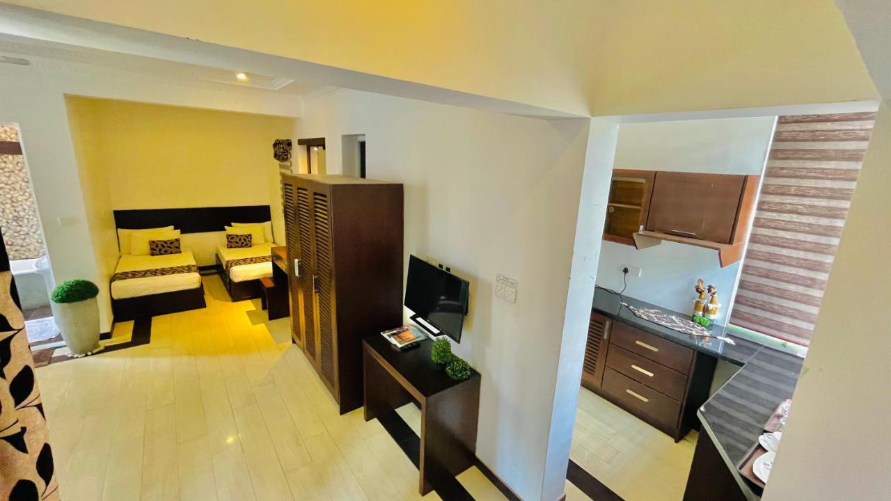 8 Plus Motels เนกอมโบ ภายนอก รูปภาพ